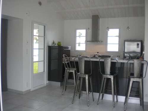 VILLA Noirmoutier400M PLAGE 100 M FORET,  2 VELOS, WIFI