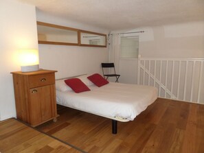 2 habitaciones, tabla de planchar con plancha y wifi gratis 