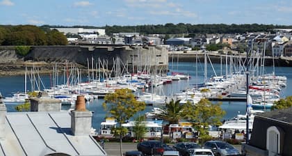 2 BEDROOM APARTMENT RENEWED, STUNNING VIEW OF CLOSED CITY AND MARINA