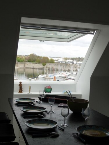 APPART.  Vue sur VILLE CLOSE ET PORT DE PLAISANCE, AVEC GARAGE FERMÉ 