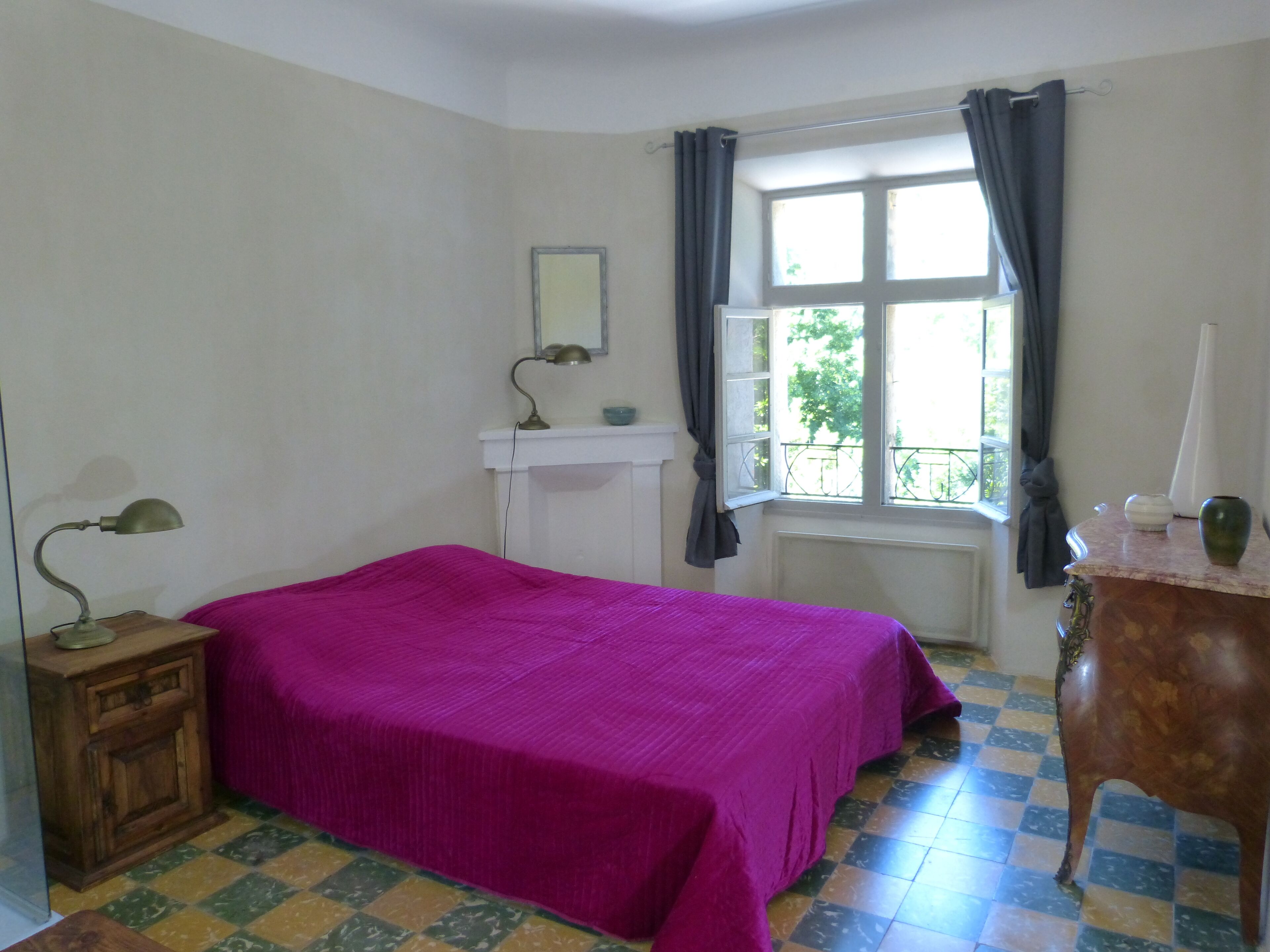 2 slaapkamers, een strijkplank/strijkijzer, gratis wifi, beddengoed