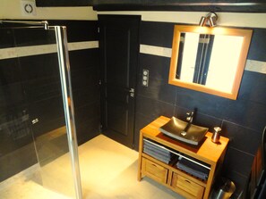 Shower, hair dryer, towels, soap - Private pool10X5, 11 bedr., 26 beds, 5 bath., 5 terraces, very quiet,10 000sqm park,AC (Uzès)