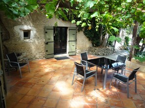 Outdoor dining - Private pool10X5, 11 bedr., 26 beds, 5 bath., 5 terraces, very quiet,10 000sqm park,AC (Uzès)