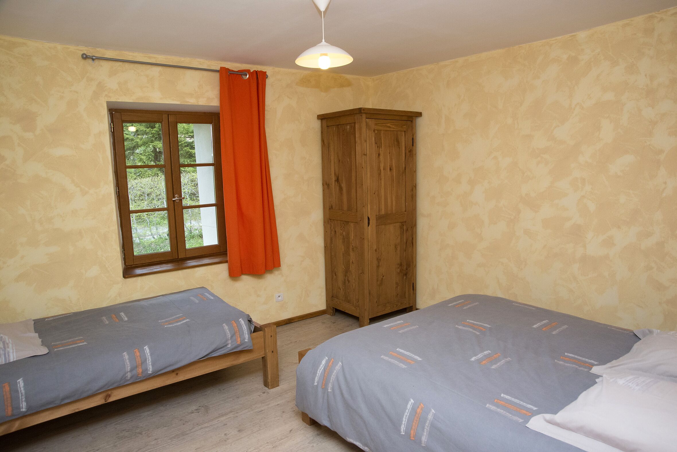 4 bedrooms, WiFi, bed sheets