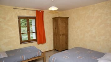 4 bedrooms, WiFi, bed sheets