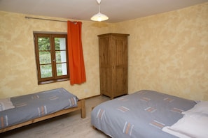 4 bedrooms, WiFi, bed sheets