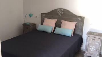 1 chambre, fer et planche Ă repasser, Wi-Fi, draps fournis