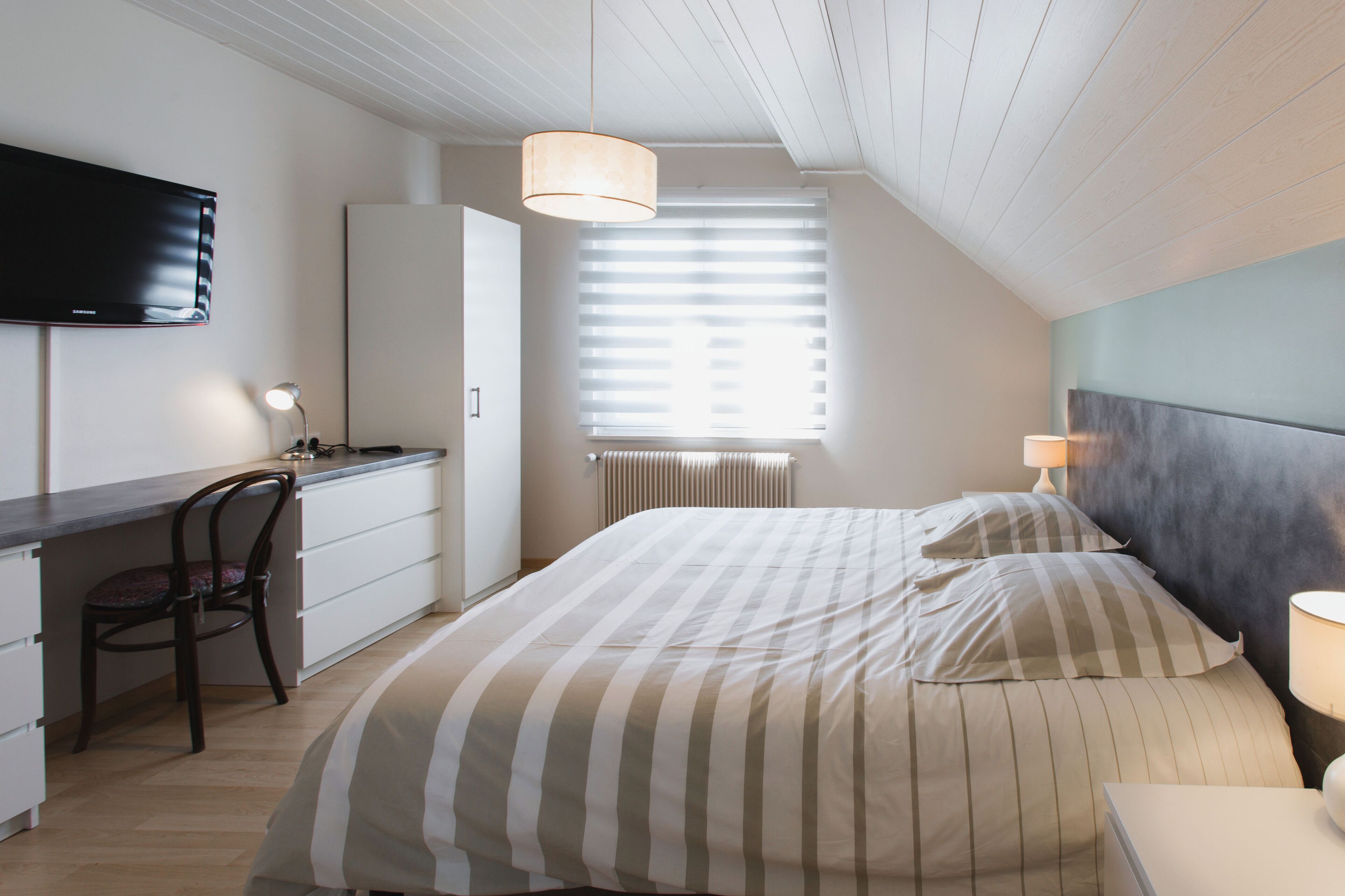 5 slaapkamers, een strijkplank/strijkijzer, reisbedje, gratis wifi