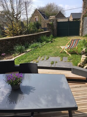 Outdoor dining - Calm and seaside (Binic)