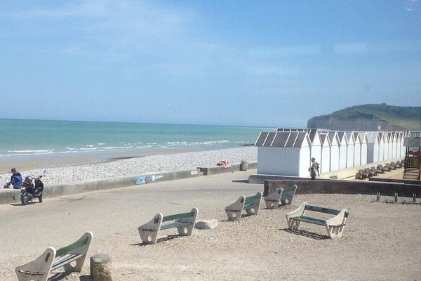 Beach nearby, sun loungers