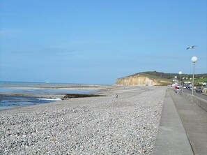 Plage à proximité, chaise longue