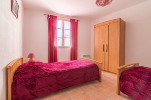 4 bedrooms, iron/ironing board, travel cot, free WiFi