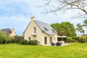 Exterior - South facing villa, 800m from the beach, Wifi (fibre), 2 TV, enclosed garden. (Fouesnant)