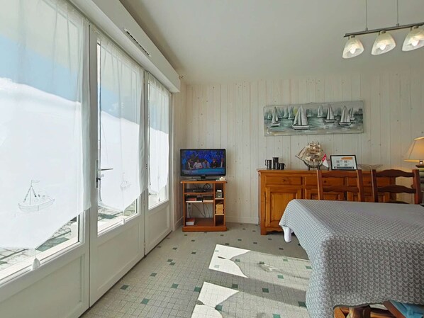 2 bedrooms