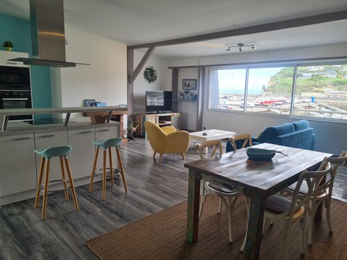 80m² große Wohnung mit Südterrasse, Meer- und Hafenblick