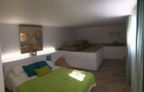 3 habitaciones, escritorio, tabla de planchar con plancha y wifi gratis