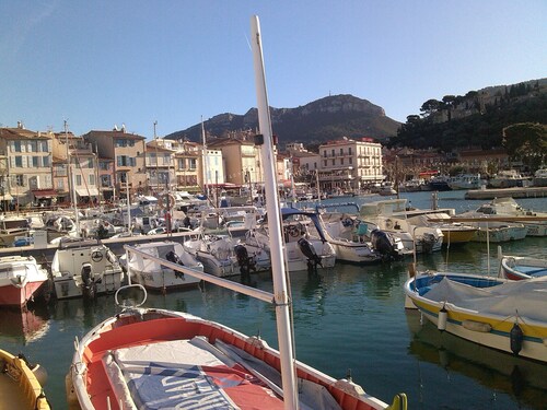 Sleeps 6-10, 80 m2, historic town centre, sea view, 2 mins to harbour and shops