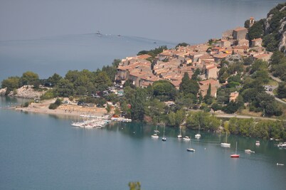 With view on the lake of Ste Croix, contemporary villa for 8 people 
