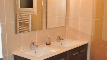 Regadera y secadora de cabello