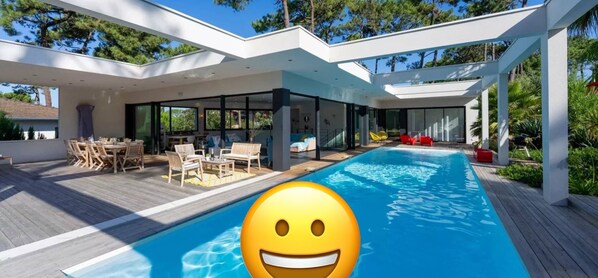 Outdoor pool, a heated pool