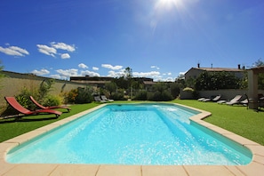 حمّام سباحة مُدفَّأ