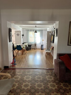 TV, DVD player, books, video library