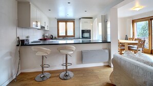 Kaffetrakter/tekoker, kjøleskap, mikrobølgeovn og ovn