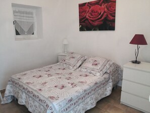 1 habitación, tabla de planchar con plancha y wifi