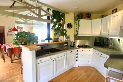 Mirepoix architect-designed villa bright heated pool gym wifi air-conditioning.