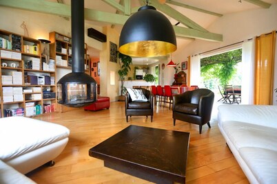 Mirepoix architect-designed villa bright heated pool gym wifi air-conditioning.