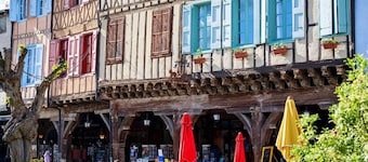 Mirepoix architect-designed villa bright heated pool gym wifi air-conditioning.