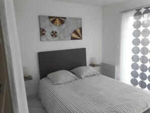 2 chambres, fer et planche à repasser, lit parapluie, Wi-Fi gratuit