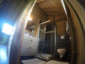 Haartrockner, Handtücher, Toilettenpapier