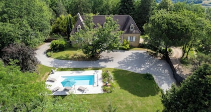 Magnificent stone house set in greenery with private swimming pool