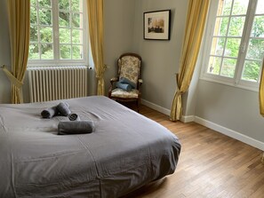 4 bedrooms, iron/ironing board, free WiFi, bed sheets - Magnificent stone house set in greenery with private swimming pool (Sarlat-la-Canéda)