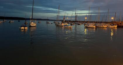 Belle vue sur le port et le Verdelet. En rez de jardin. Wifi
