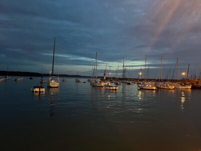 Beautiful view of the port and the Verdelet. Garden level. Wifi