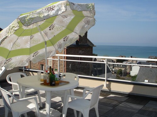 Modern house with garden and beautiful sea view