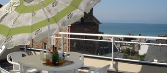 Modern house with garden and beautiful sea view