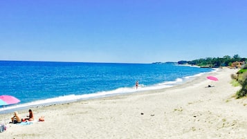 Una spiaggia nelle vicinanze