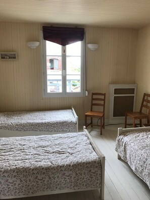 4 bedrooms, iron/ironing board, free WiFi - Le Crotoy - Baie de Somme - Character house 8 people with enclosed garden with trees (Le Crotoy)
