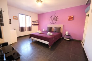 2 Schlafzimmer, BĂŒgeleisen/BĂŒgelbrett, kostenloses WLAN, BettwĂ€sche