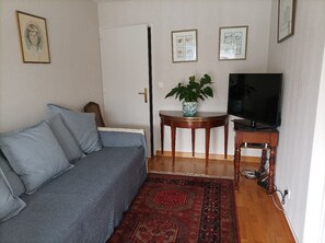 Tv, dvd-spelare och en stereo