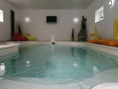 Cottage 6 Personen mit Hallenbad, Fischteich, Landungsstränden