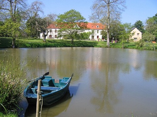 Cottage 6 people with indoor pool, fishing pond, landing beaches