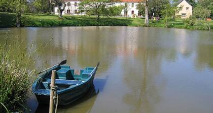 Cottage 6 people with indoor pool, fishing pond, landing beaches