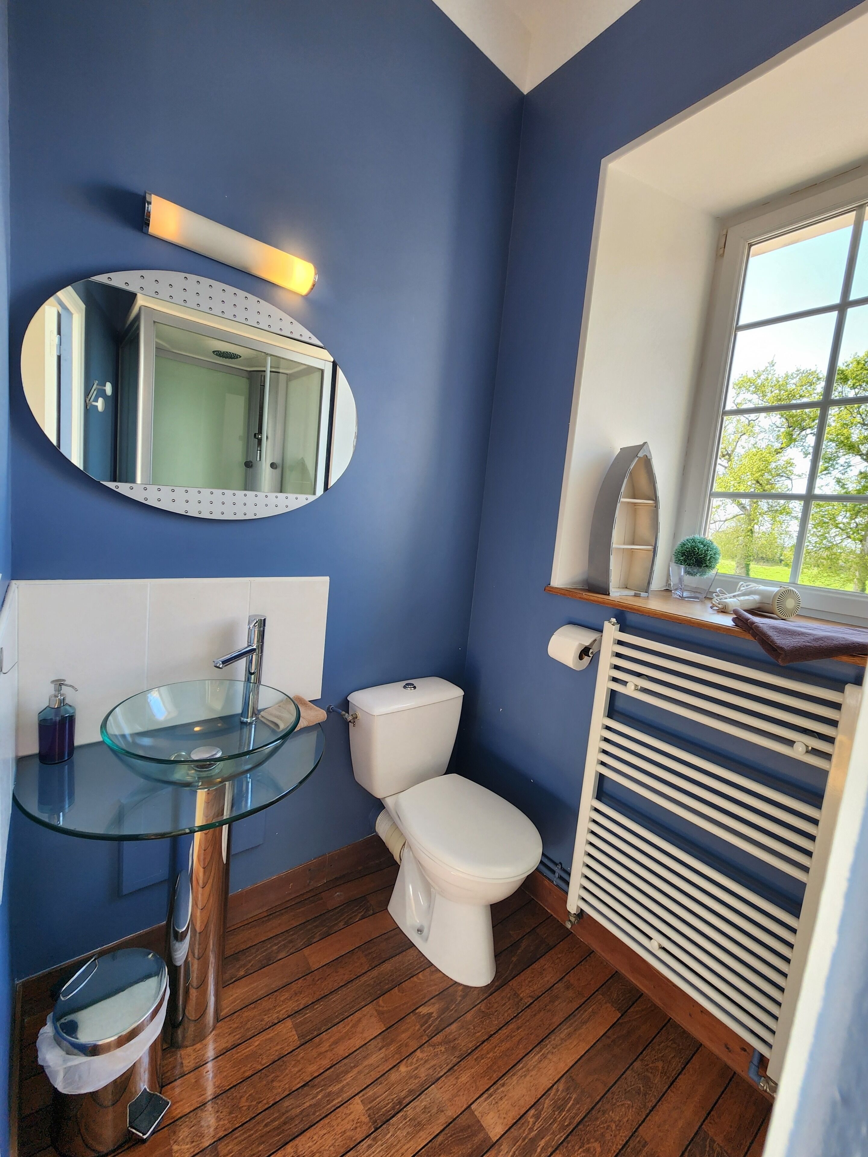 Bathtub, hair dryer, towels