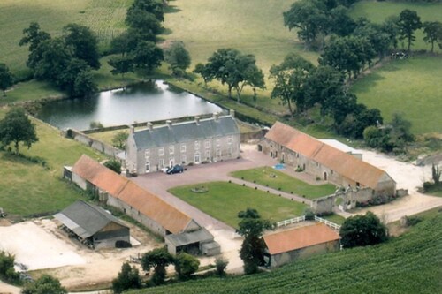 Geräumiges Herrenhaus mit Whirlpool und Schlafzimmern mit privatem Bad, für 11