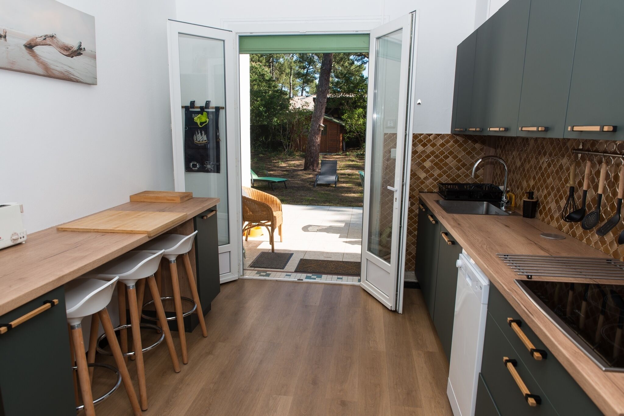 Kylskåp, mikrovågsugn, ugn och spishäll