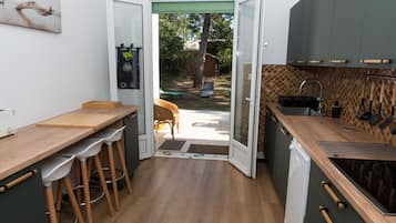 Kylskåp, mikrovågsugn, ugn och spishäll